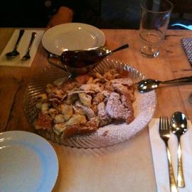 Eine riesige Portion Kaiserschmarrn, die wir uns teilten ...
