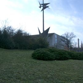 &raquo;Mast mit zwei Faltungszonen&laquo; von Hermann Gl&ouml;ckner.