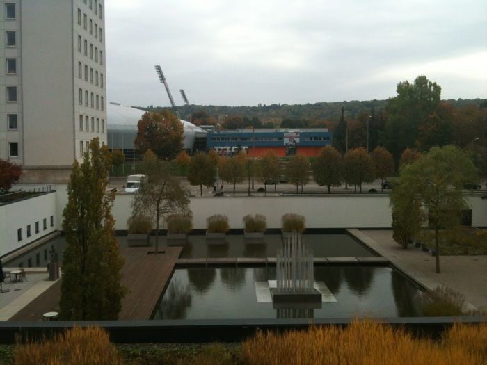 »Gunda-Niemann-Stirnemann-Halle« vom Thüringer Landtag gesehen ...