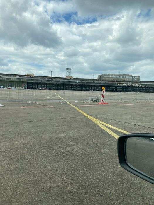 »Hangar 3-4« Flughafen Tempelhof