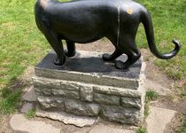 Bild zu Heinrich-Drake-Skulptur »Jaguar«