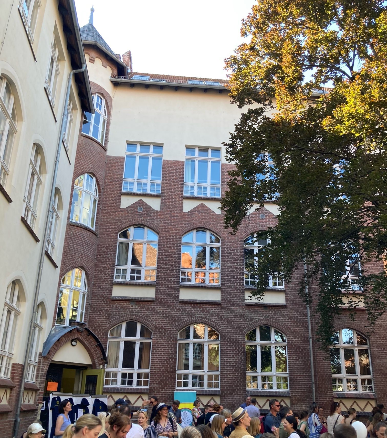 Bild 2 Katholische Theresienschule in Berlin