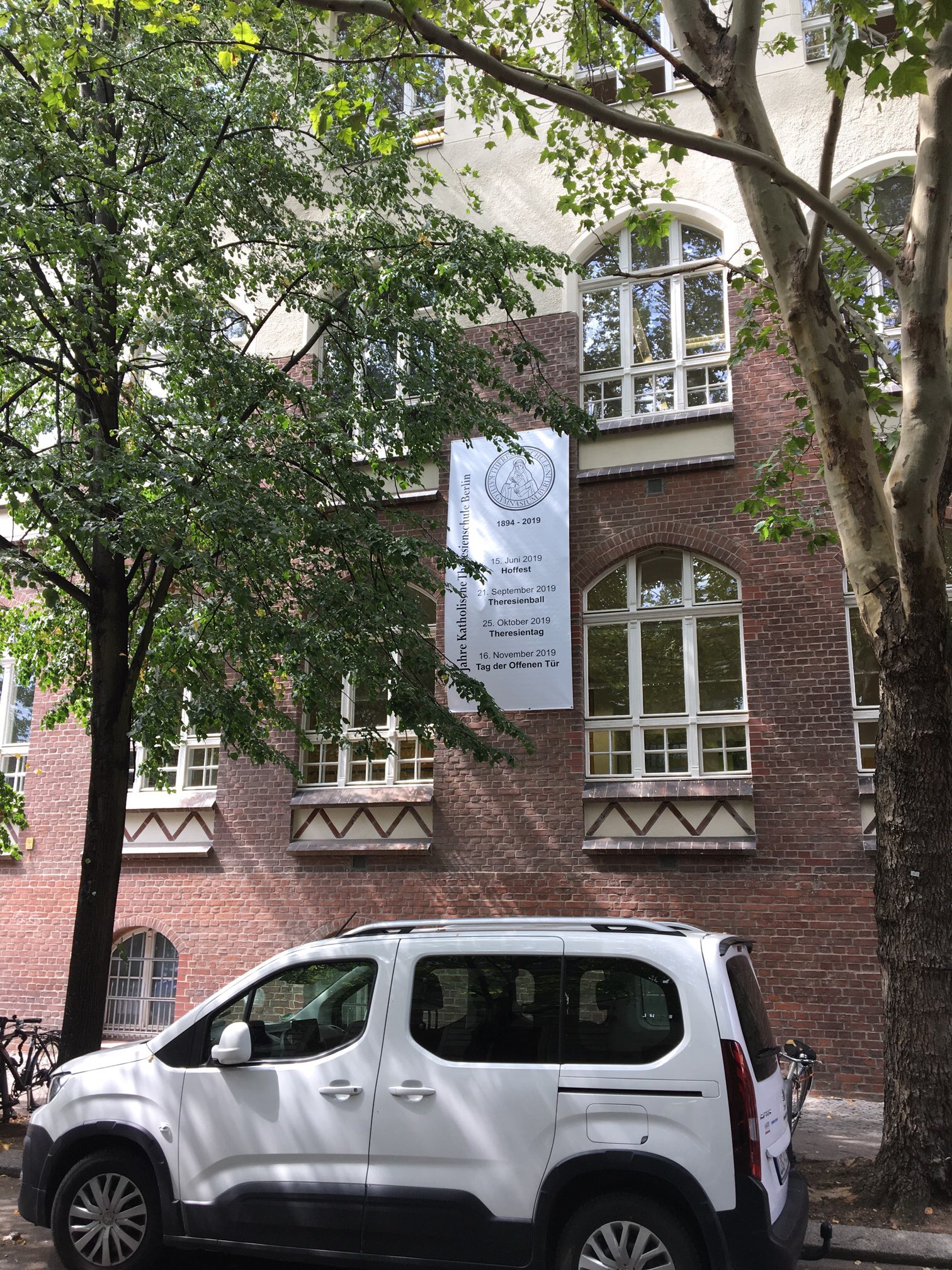 Bild 34 Katholische Theresienschule in Berlin