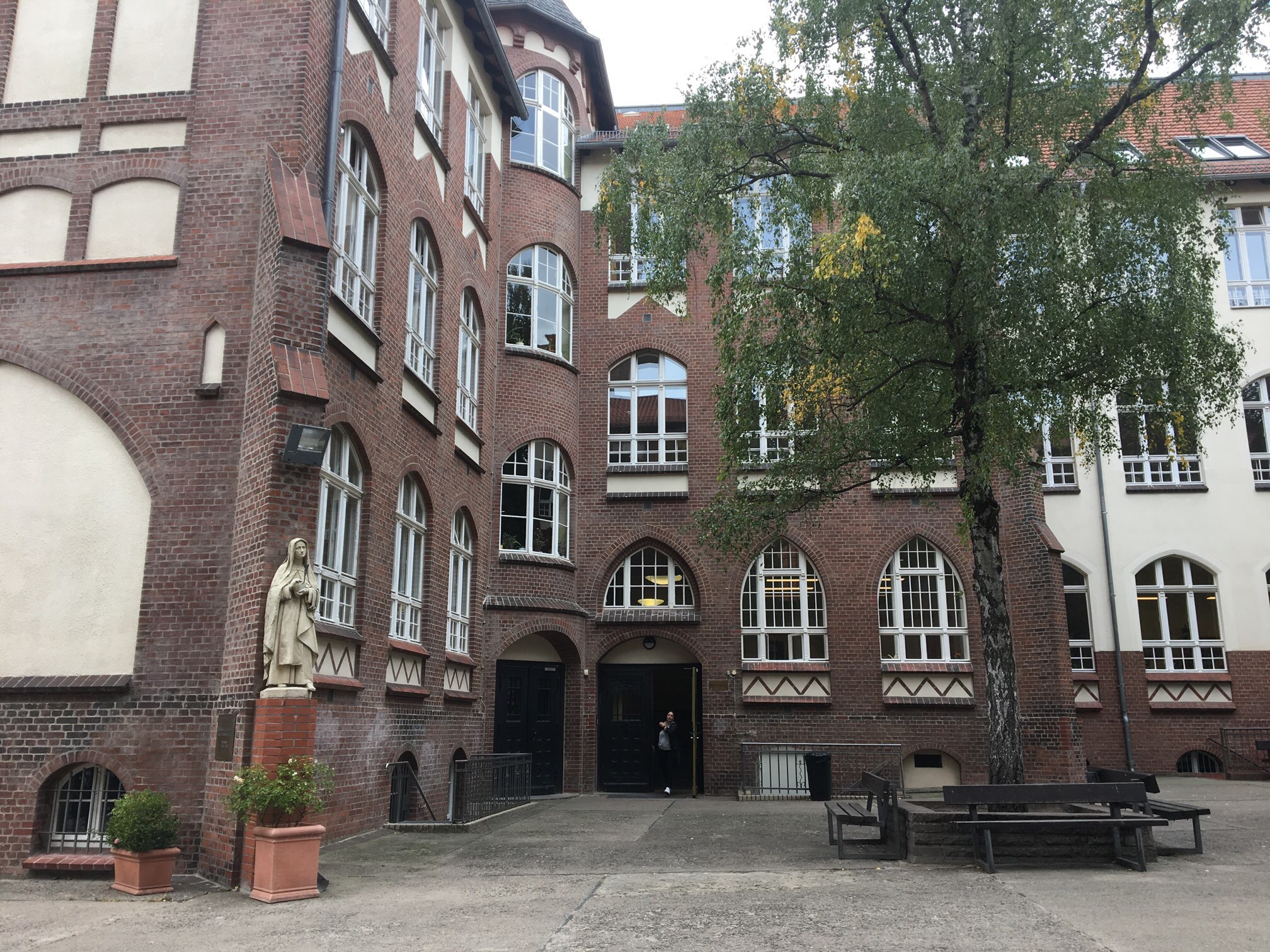Bild 27 Katholische Theresienschule in Berlin