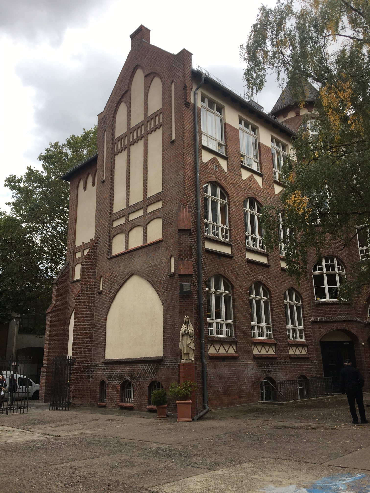 Bild 25 Katholische Theresienschule in Berlin