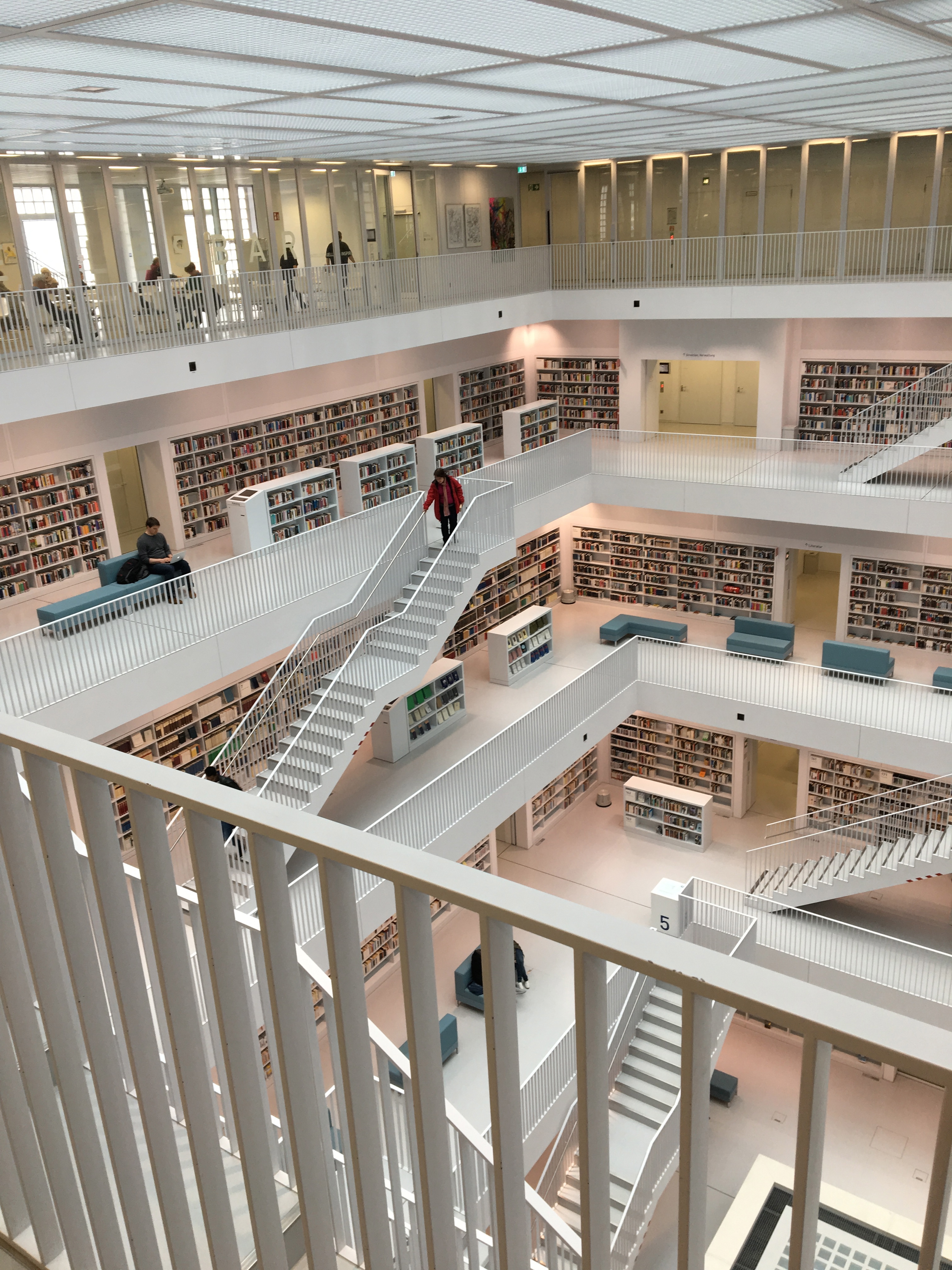 Bild 2 Stadtbibliothek am Mailänder Platz in Stuttgart