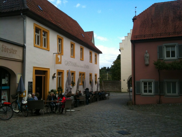 Bild 2 Zum Goldenen Löwen in Sulzfeld am Main