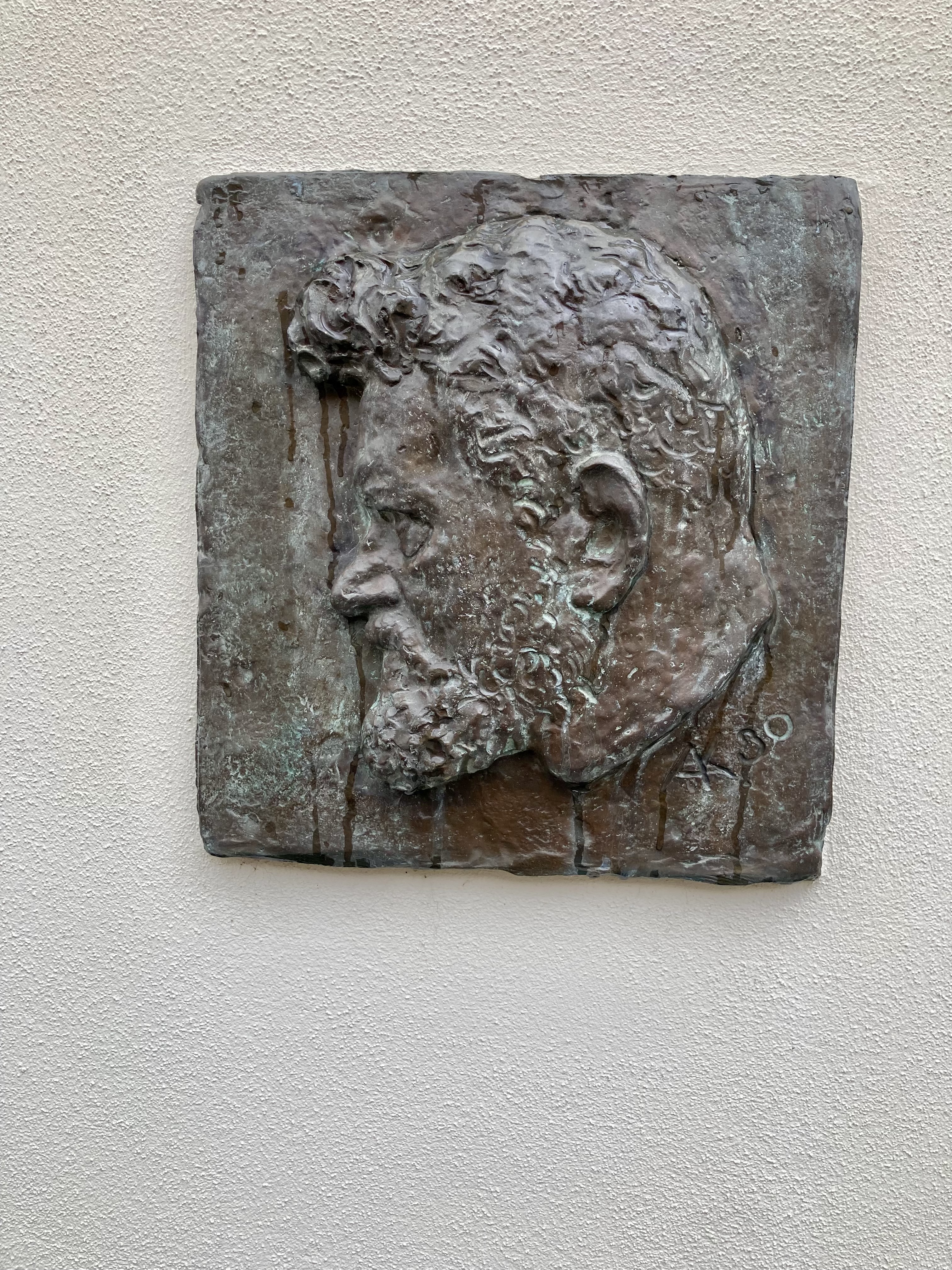 Heinrich-Zille-Relief am Nachbarhaus ..