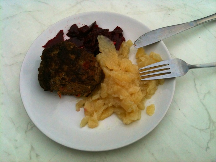 Boulette Kartoffel- und Rote-Beete-Salat .....