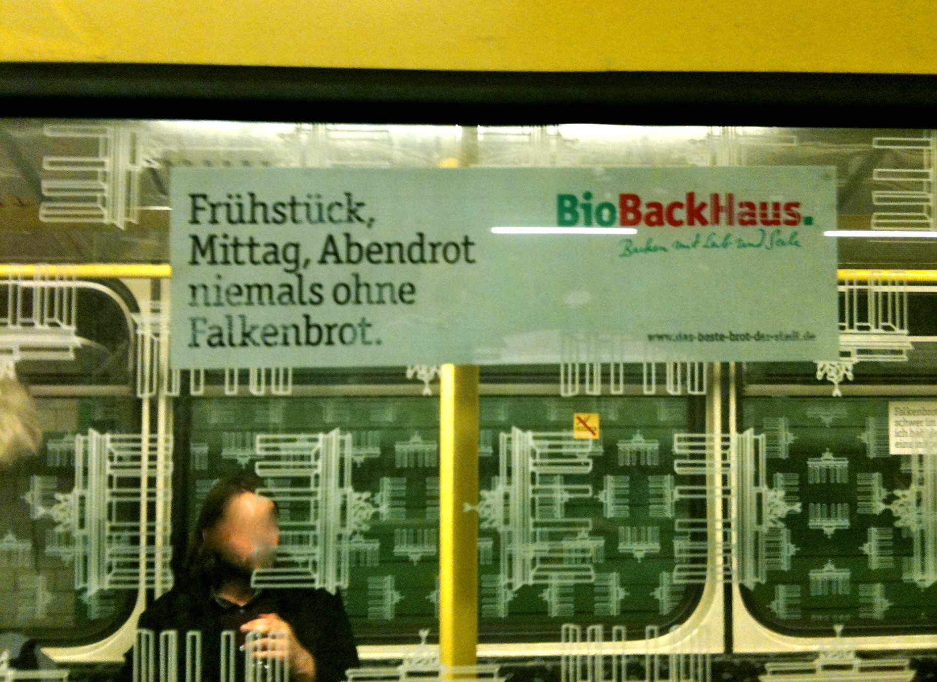 U-Bahn-Werbung in Form von Knüttelversen ....