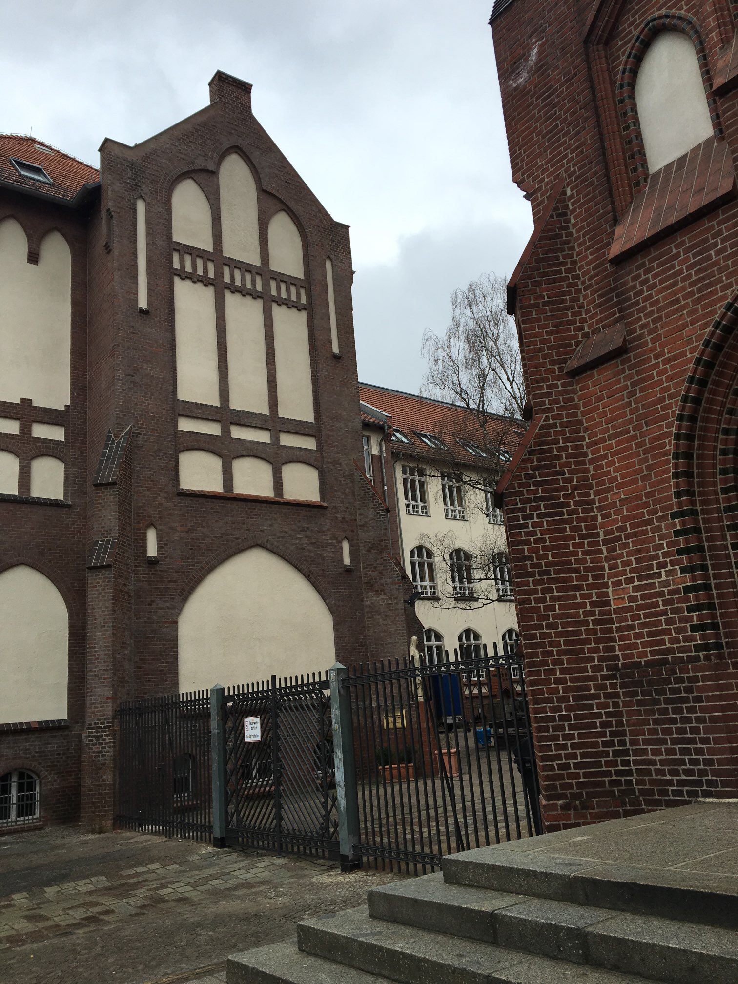Bild 38 Katholische Theresienschule in Berlin