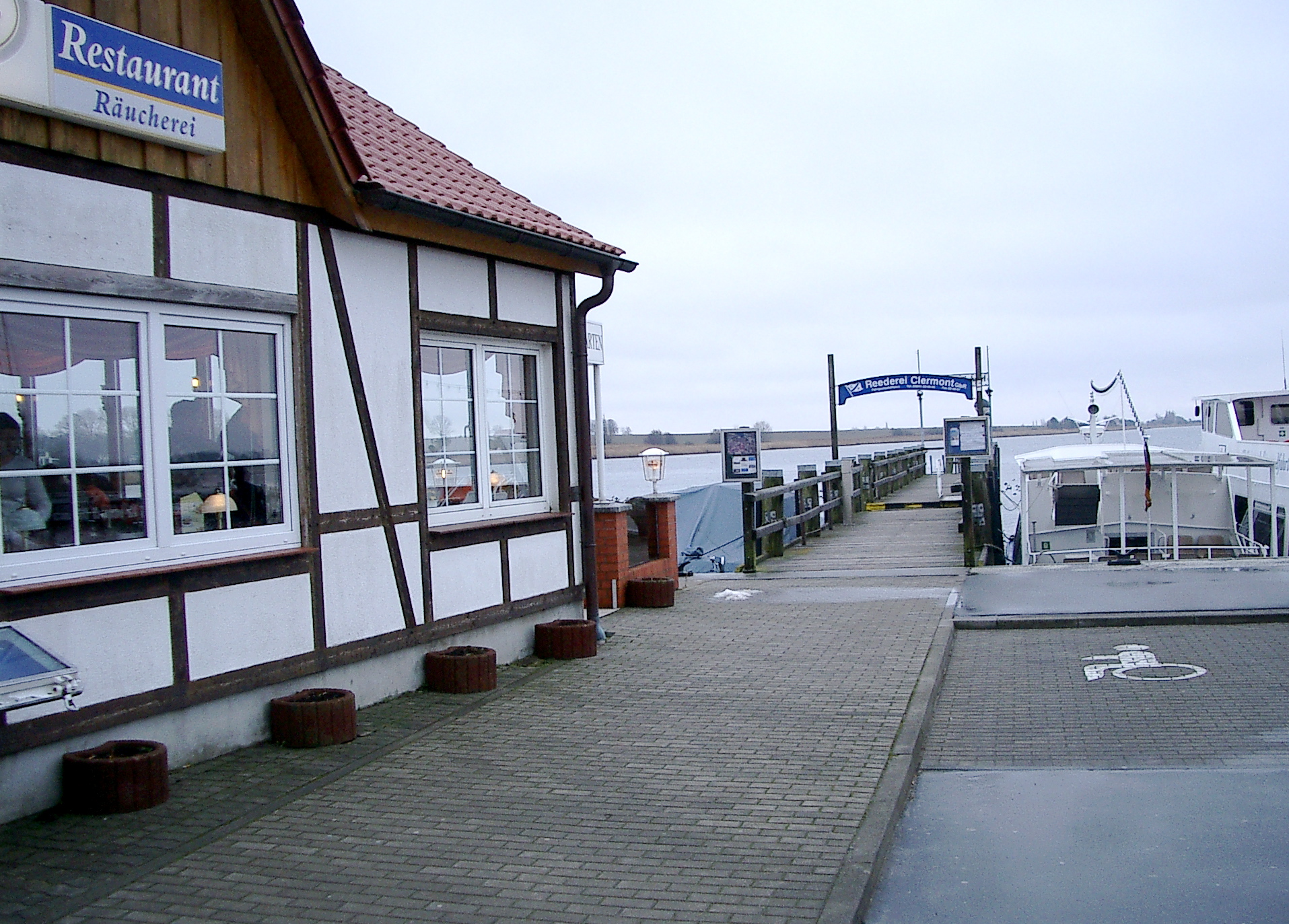 Bild 22 Kröning's "Fischbaud" Fischrestaurant u. Räucherei in Insel Poel