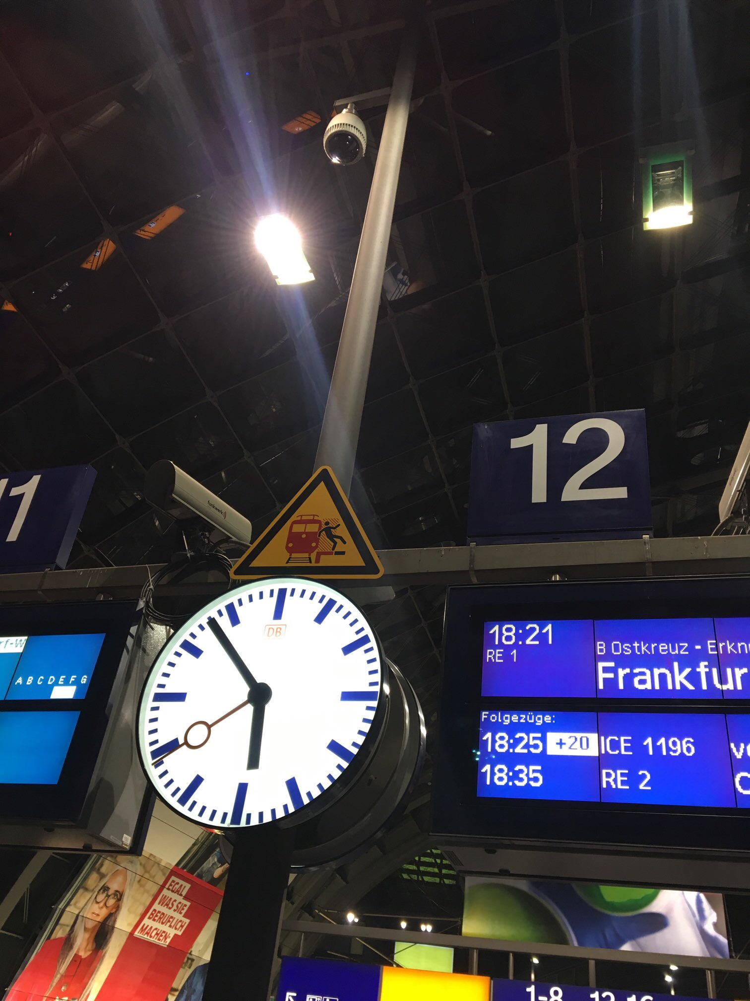 Bild 28 HANS IM GLÜCK - BERLIN Hauptbahnhof in Berlin