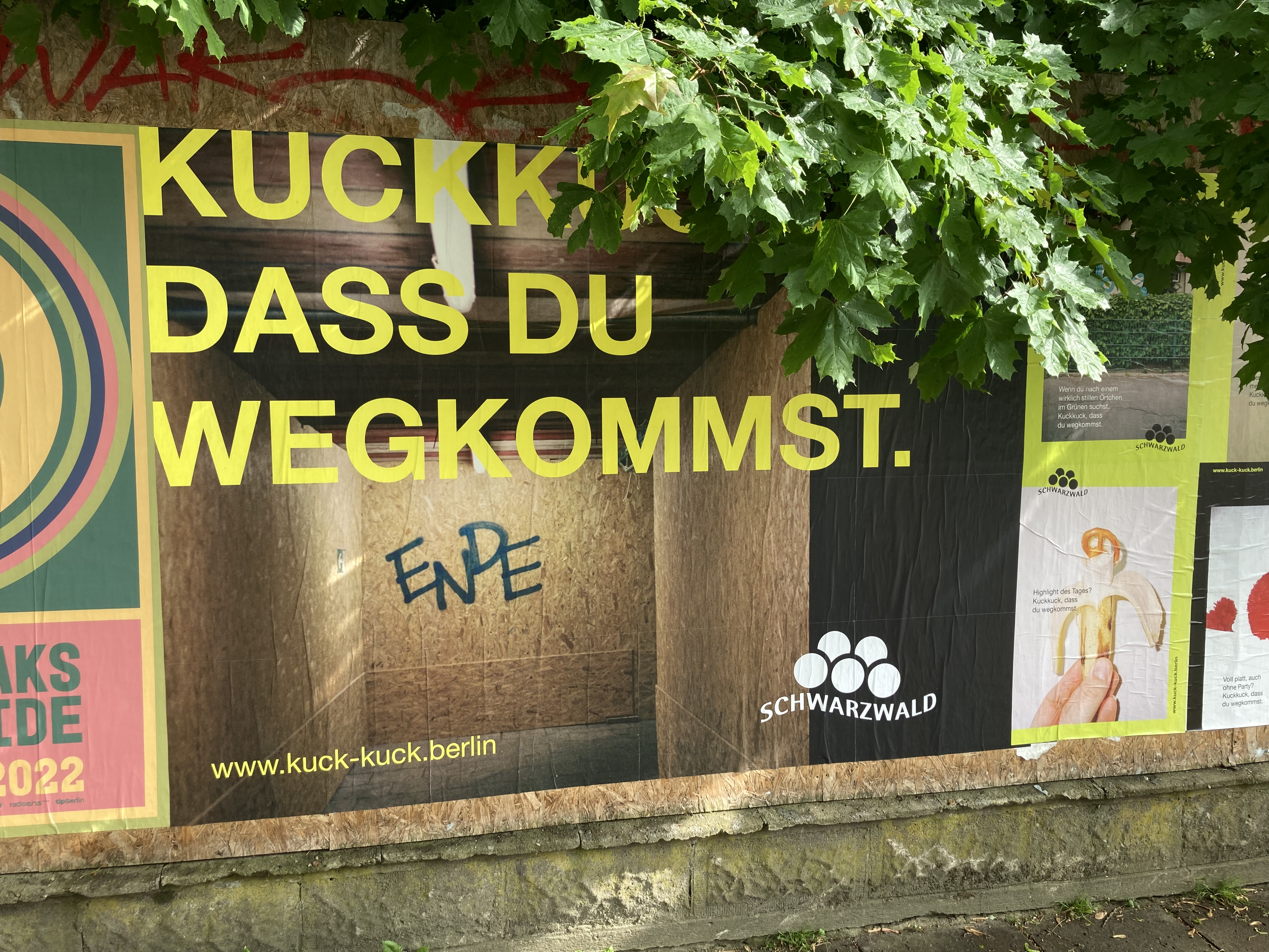 Plakatwerbung in Berlin, trotz Corona