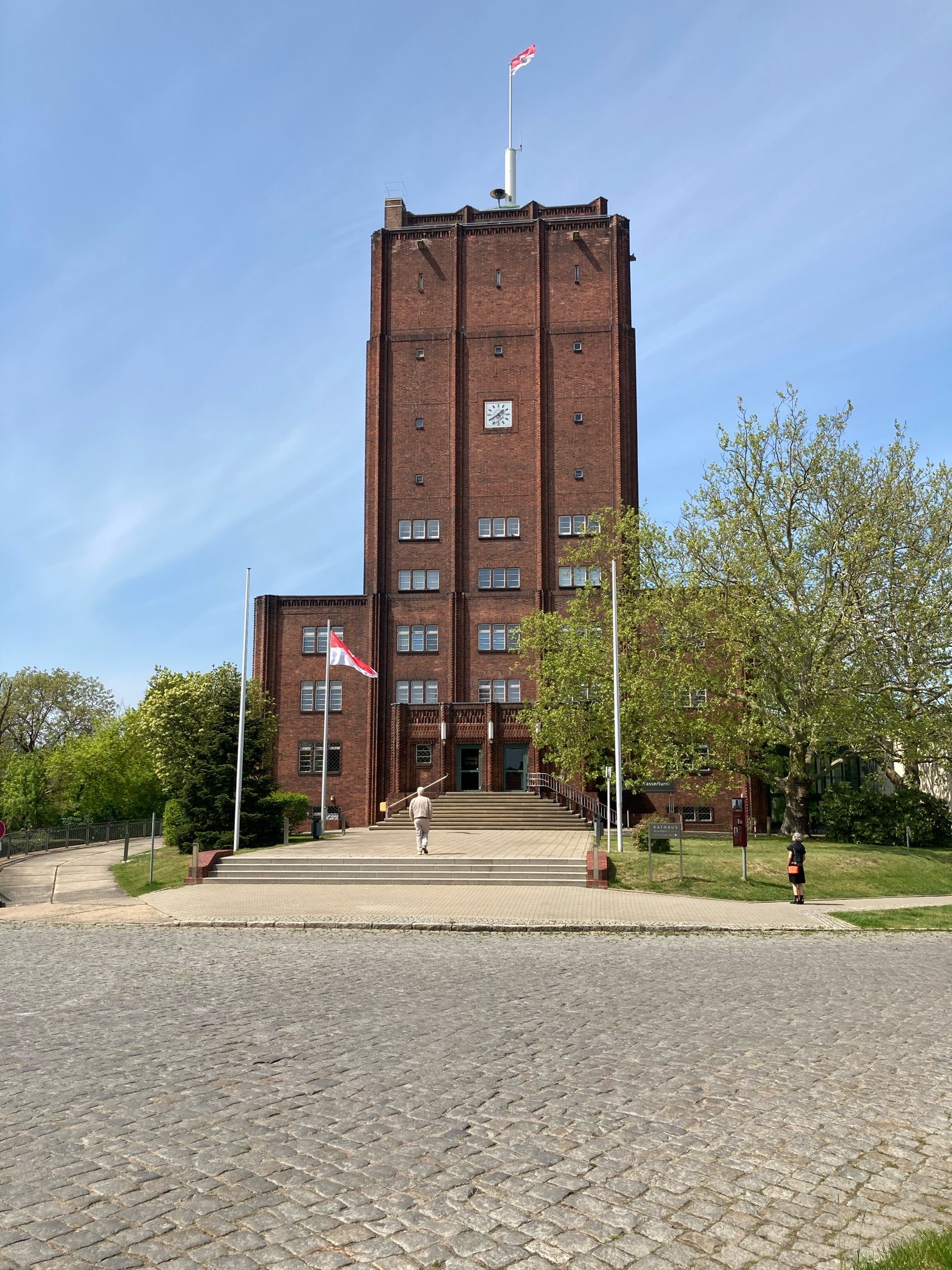 Bild 1 Gemeindeverwaltung in Neuenhagen bei Berlin