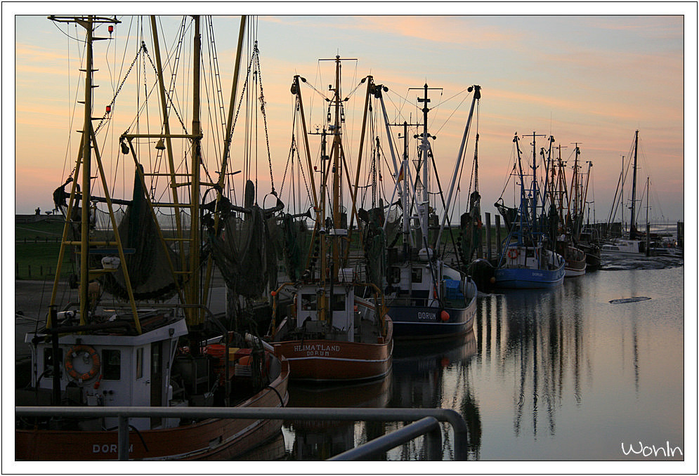 Durumer Kutterhafen,
wer leckere super-frische mag ist hier genau am richtigen Flecken. Außerdem kann man wunderbar Spazieren gehen.