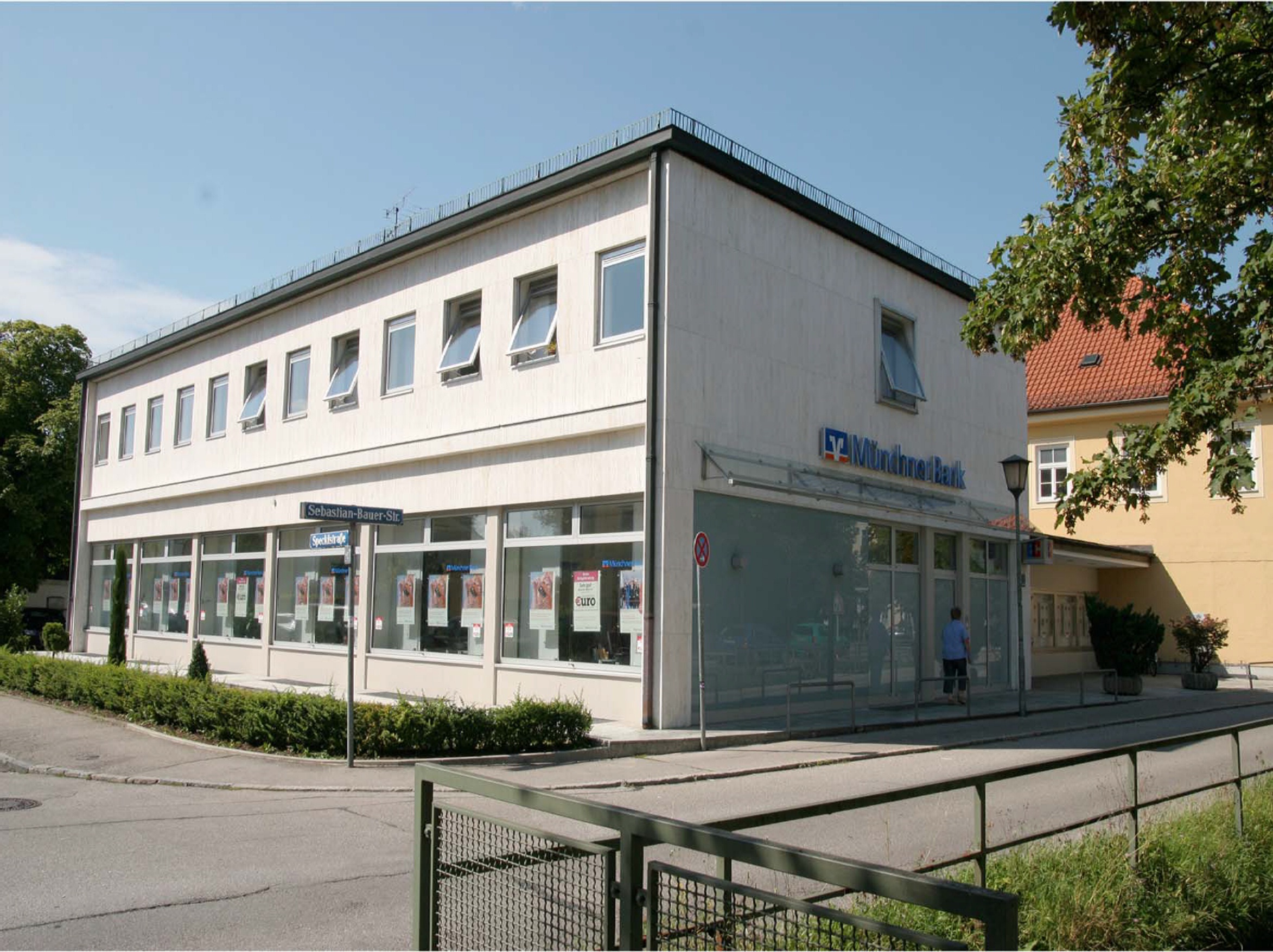 Bild 1 Münchner Bank, Filiale Perlach in München