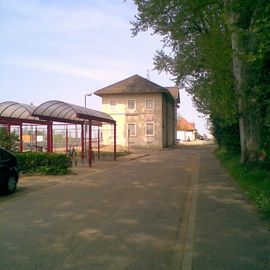 leerstehende Bahnhofsgebäude, hier hält die Regionalbahn Freiburg- Basel