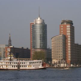 Hamburger Skyline von der Theaterseite aus