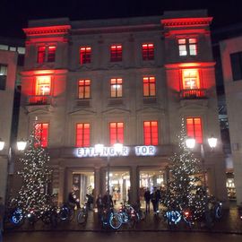 historische Fassade in der Weihnachtszeit