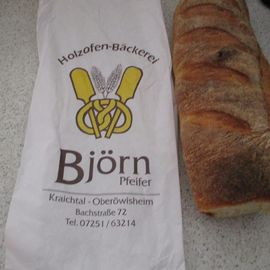 Baguette aus dem Steinofen, knusprig und frisch.