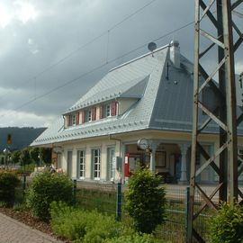 renovierter Bahnhof als gemütliches Lokal.