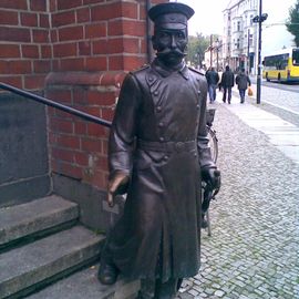 Bronze-Skulptur »Der Hauptmann von Köpenick« in Berlin