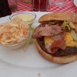 Alpen-Cheeseburger