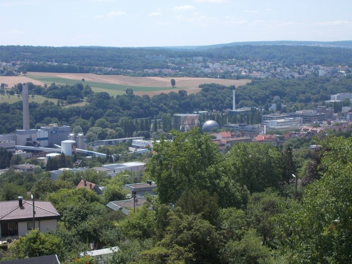 weiter Blick über die Stadt von hier.