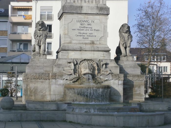 Das Ludwigsdenkmal mit Brunnen