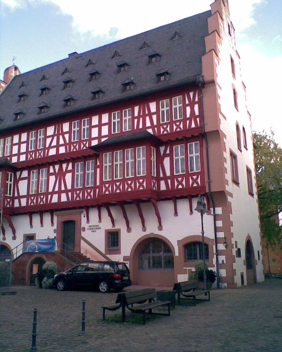 das frühere Rathaus von Hanau, heute Museum für Schmuck.