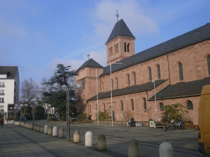 Martinskirche am Rande des Ludwigsplatzes