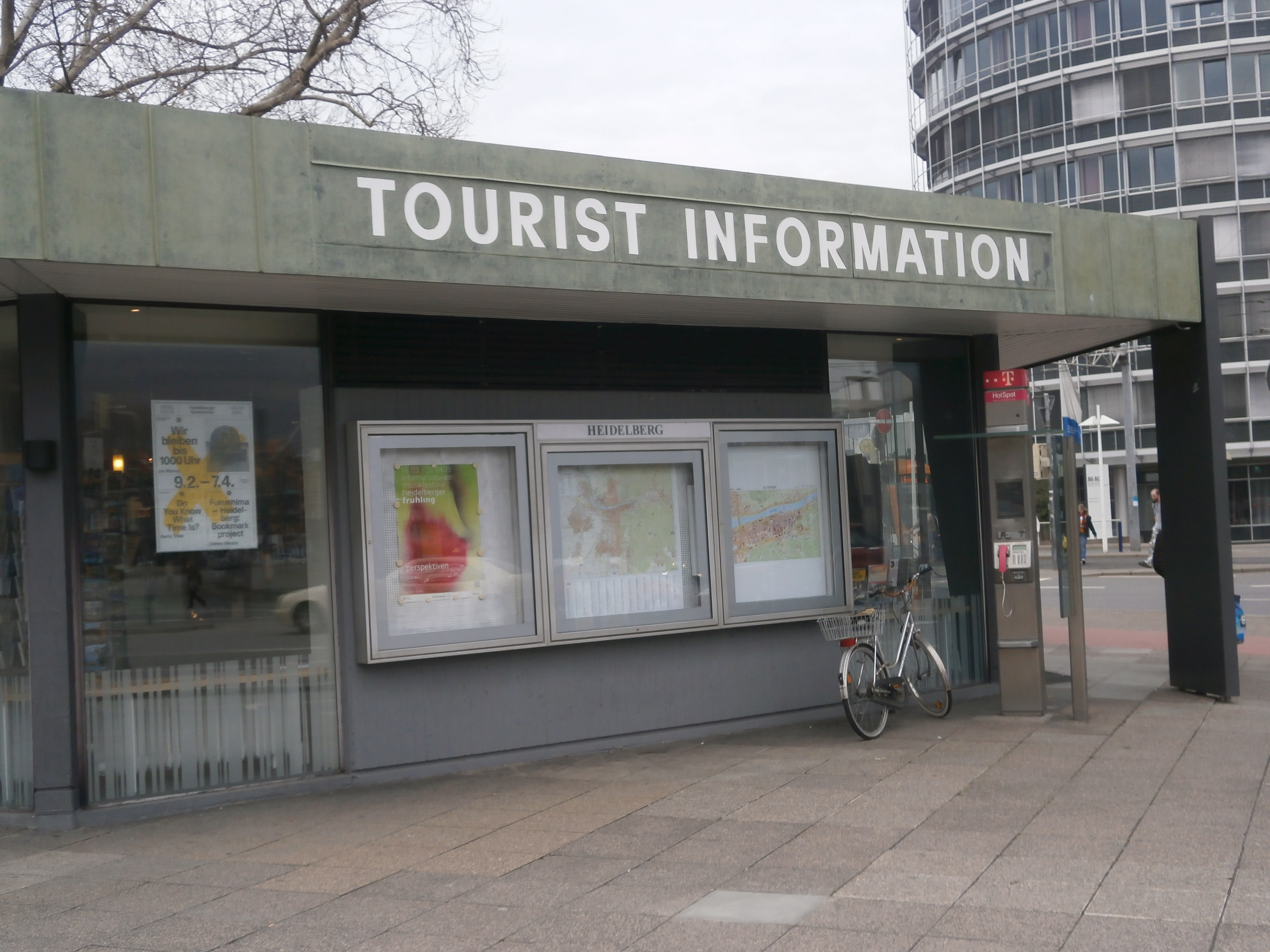 Bild 1 Tourist Information am Hauptbahnhof in Heidelberg