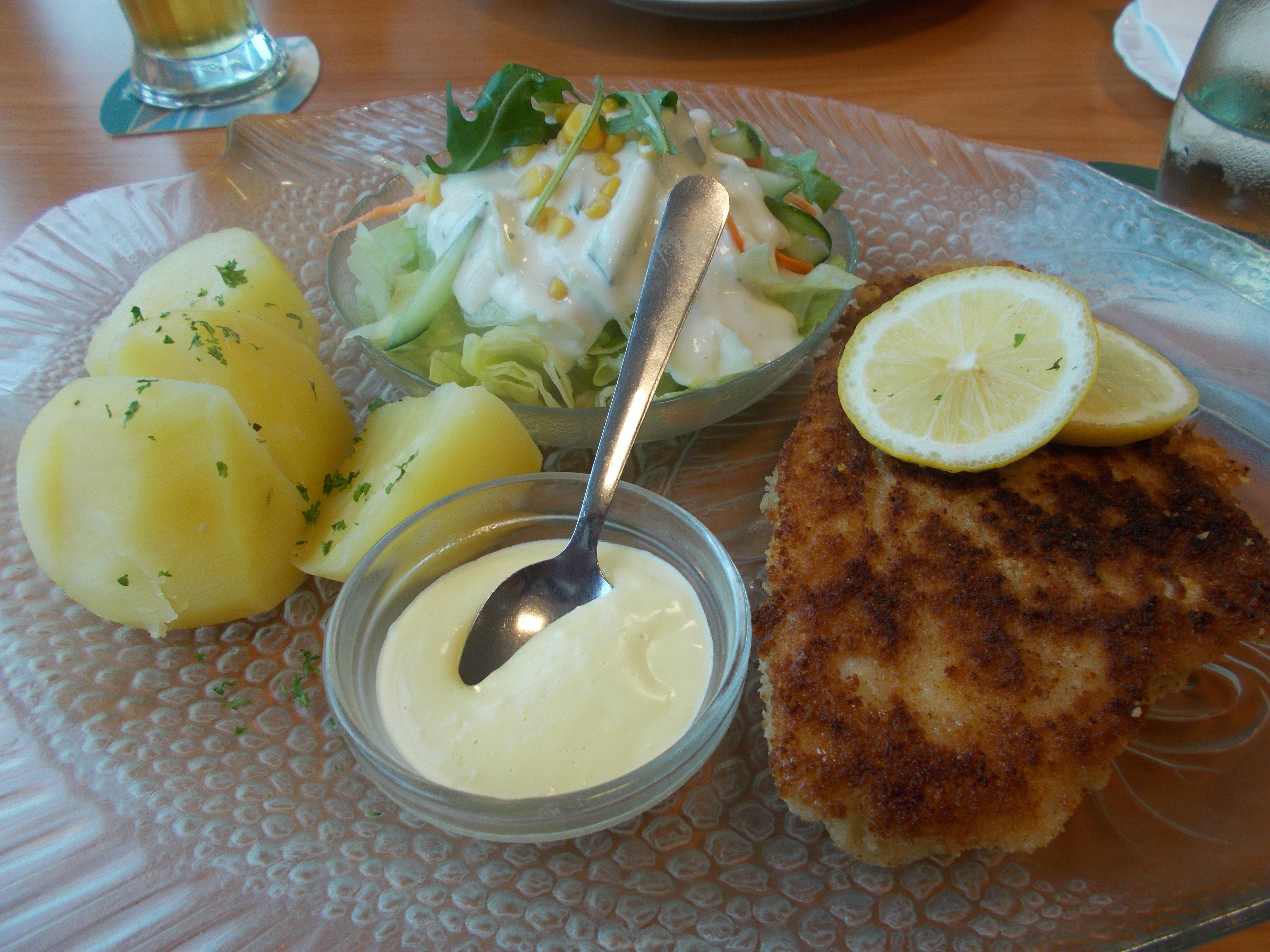 Schollen Cordon bleu mit Hollandaise und Salzkartoffeln