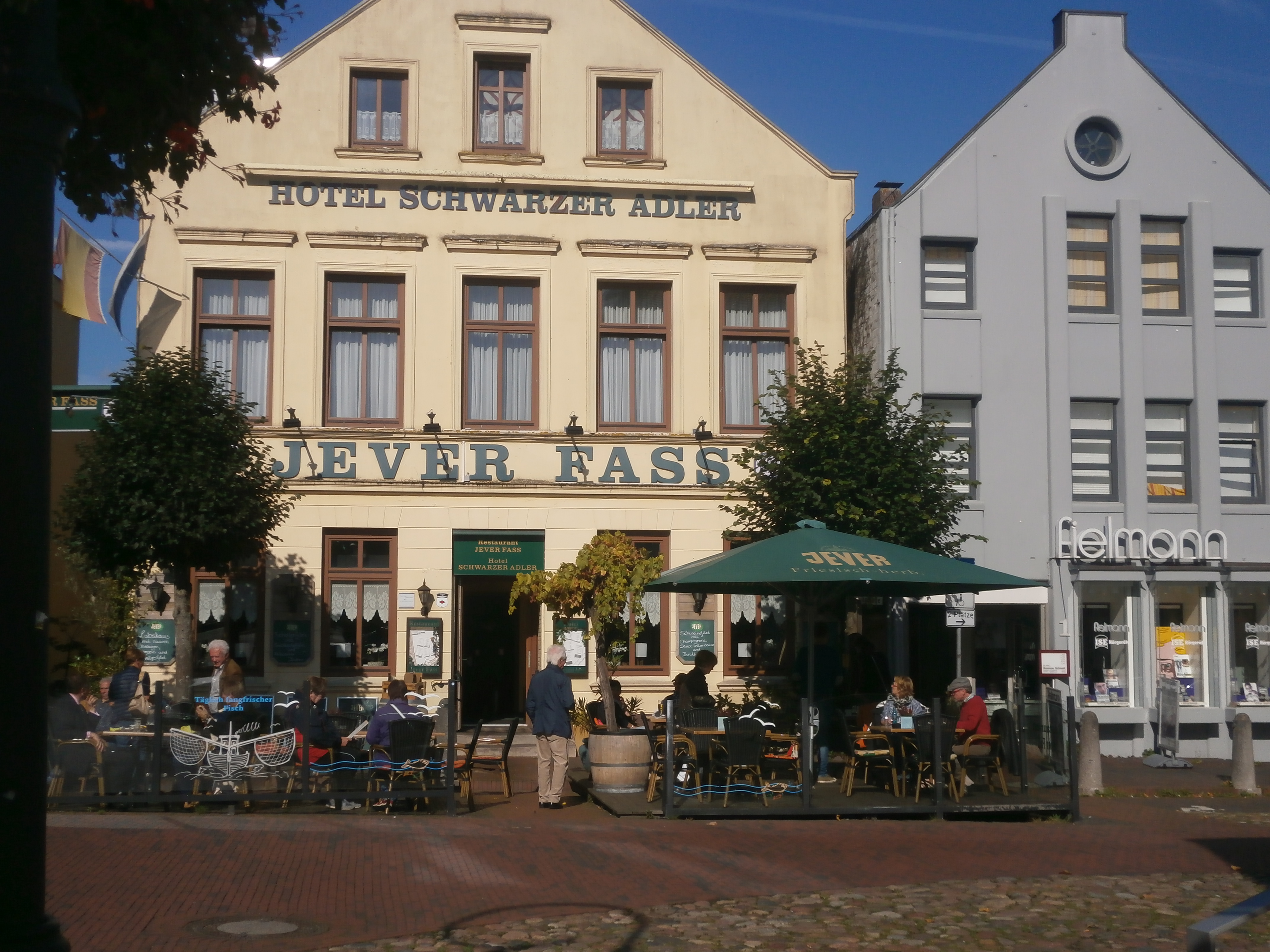 Bild 1 Restaurant Jever Fass im Hotel Schwarzer Adler in Jever