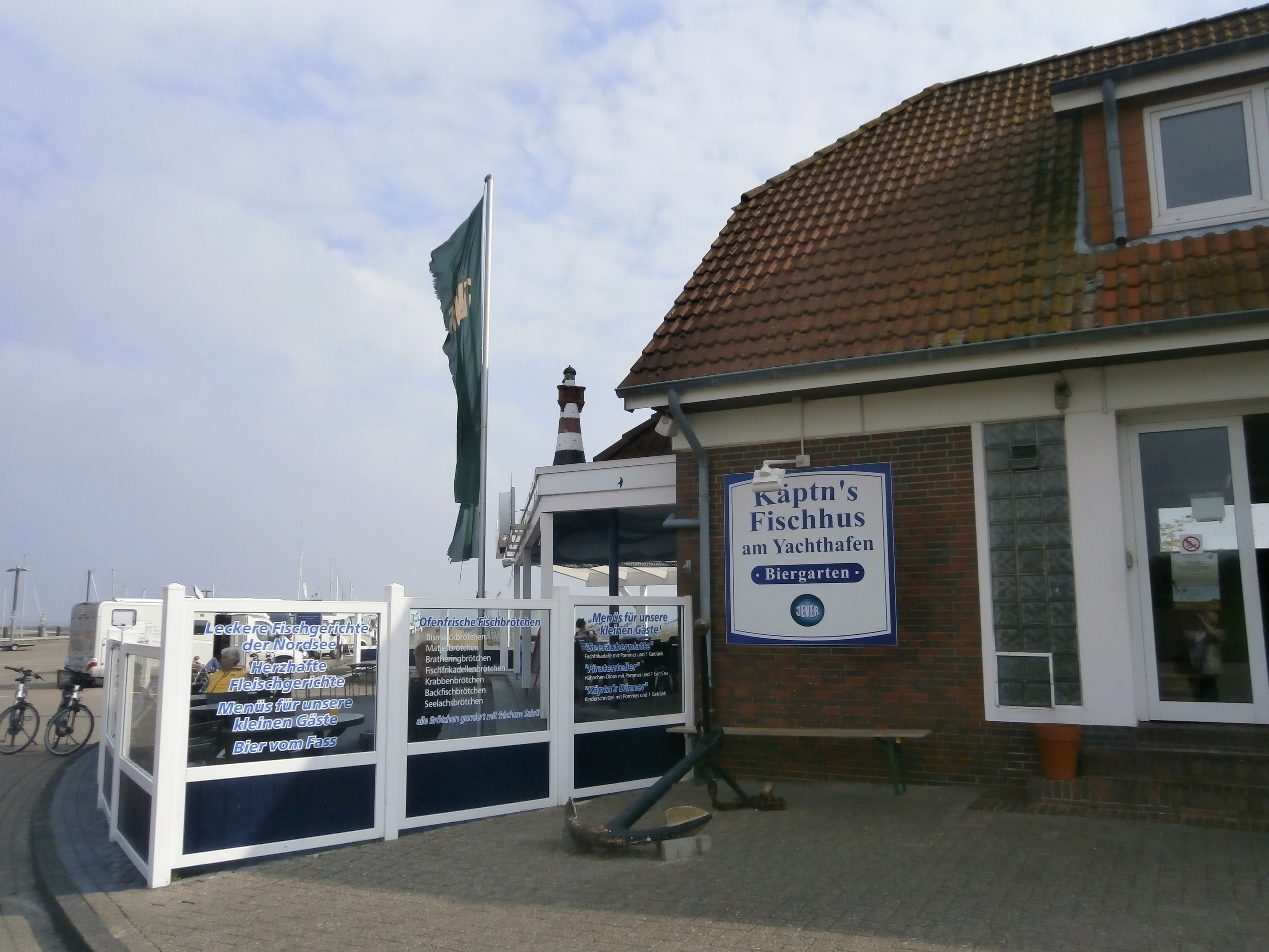 Bild 4 Käptn`s Fischhus am Yachthafen in Wangerland