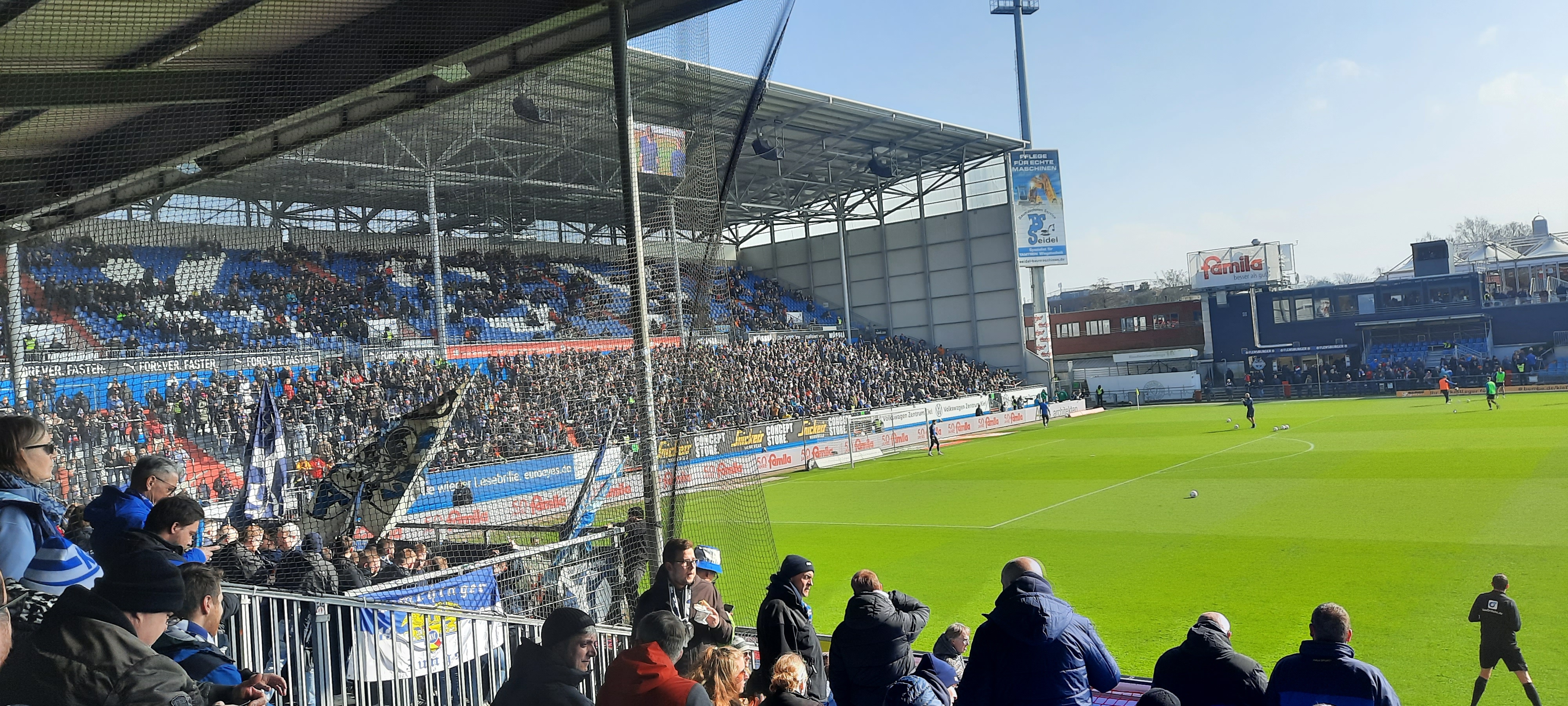 Bild 2 Holstein Stadion in Kiel