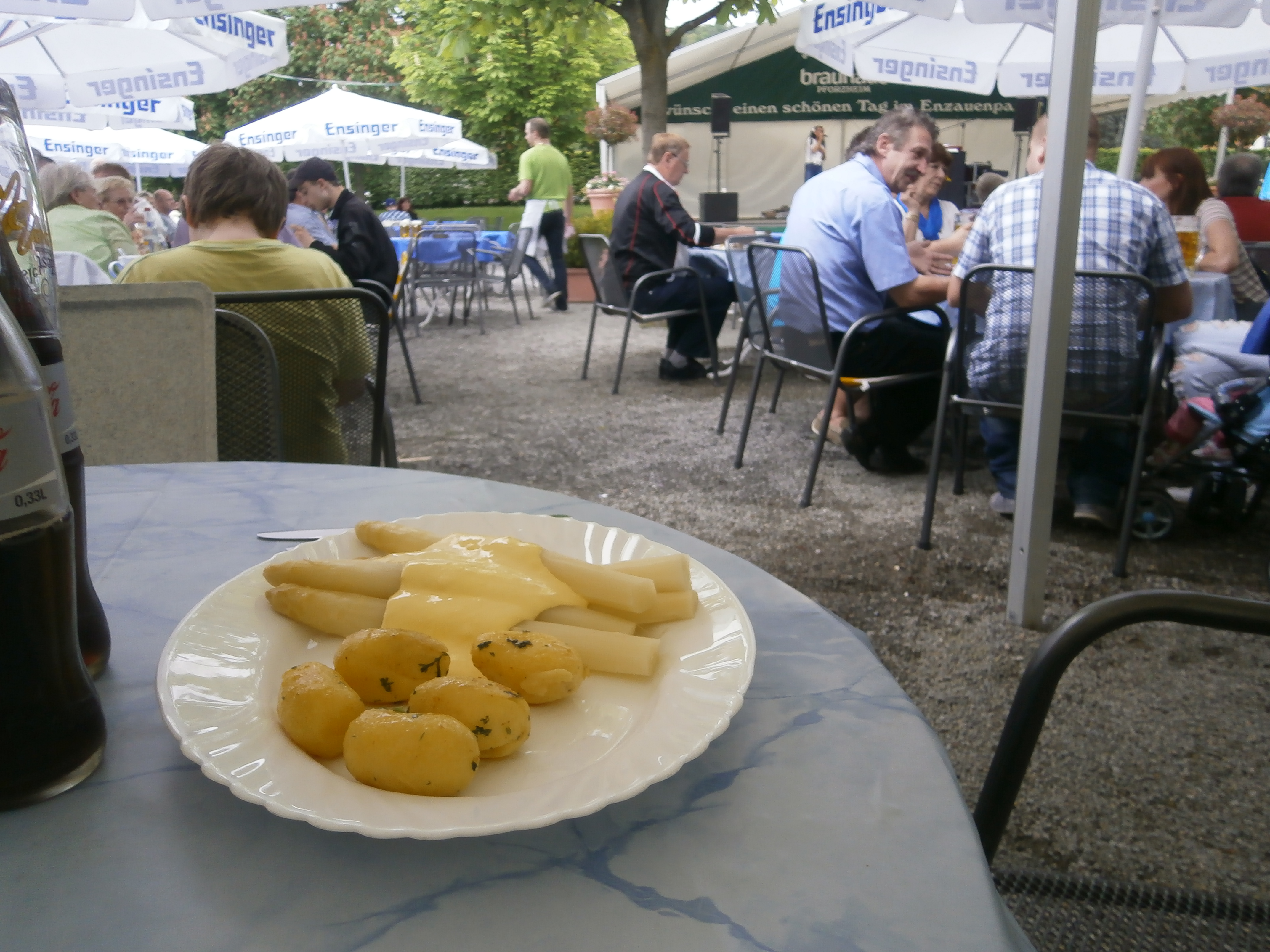 Trotz biergarten, der Spargel ist super