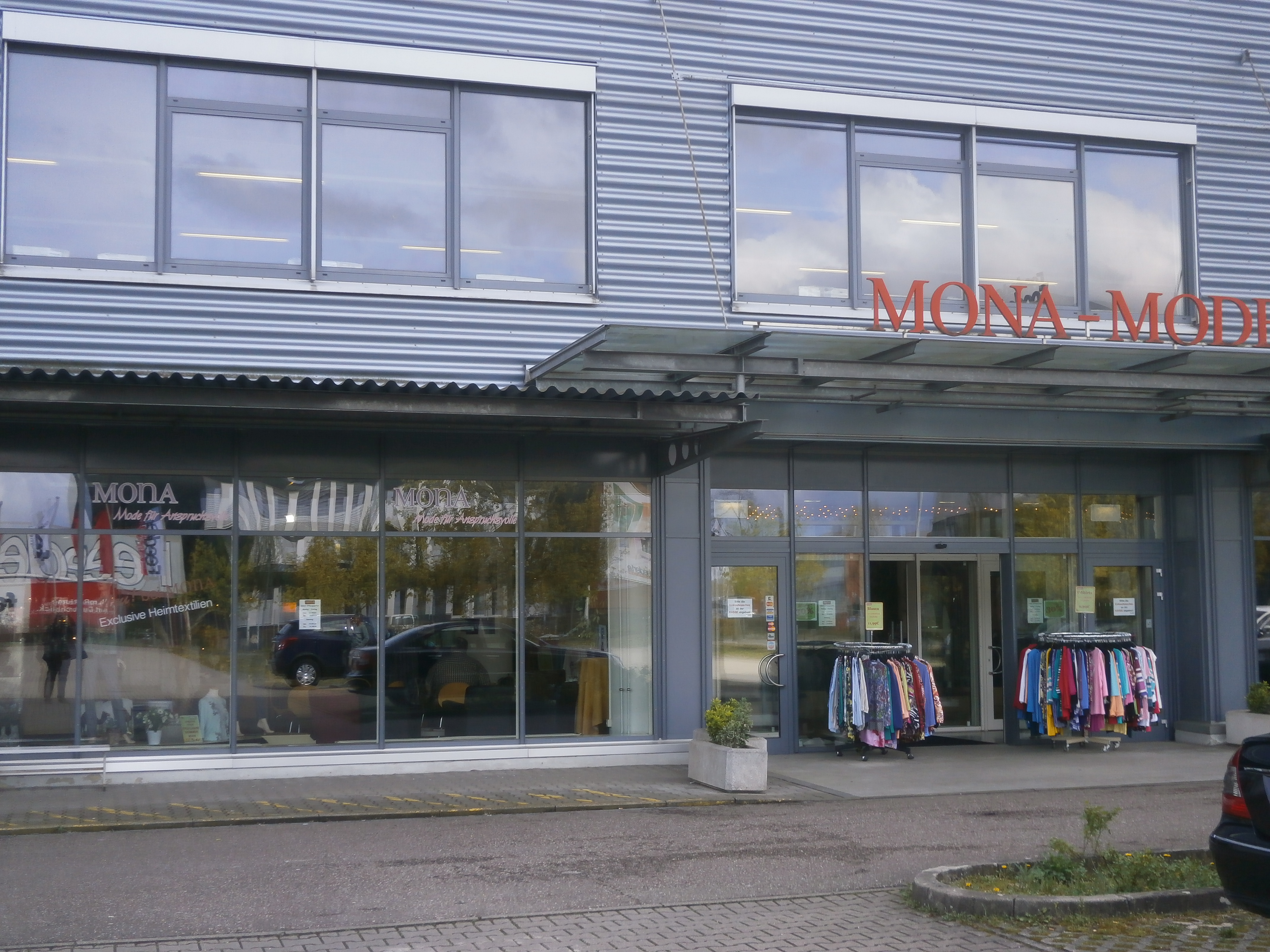 Bild 1 Mona Versand Ladengeschäft in Karlsruhe