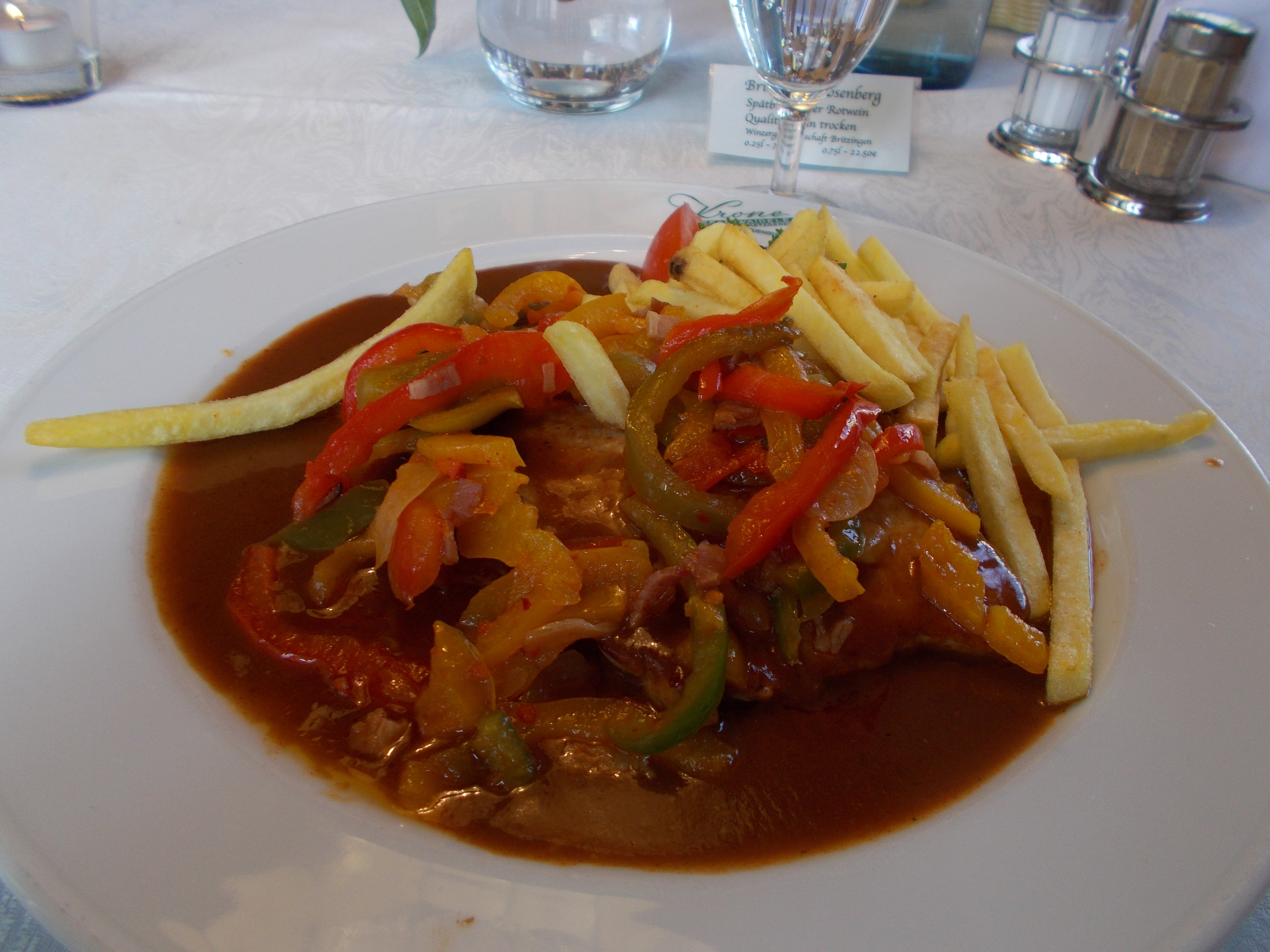 Paprikaschnitzel war gut, aber ohne Salat f&uuml;r 15 Euro zu teuer.