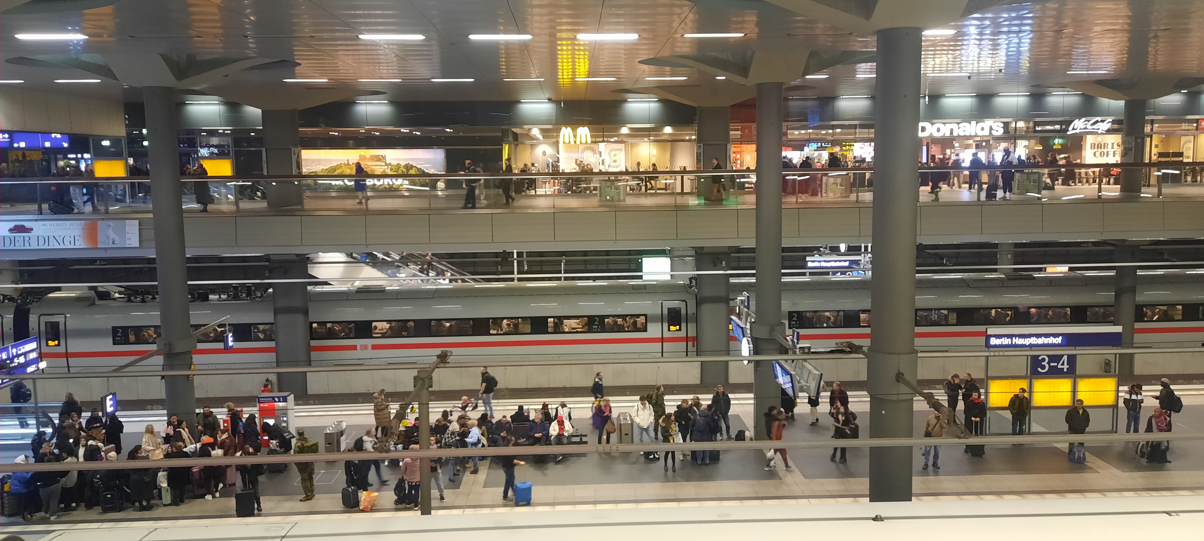 Bild 15 HANS IM GLÜCK - BERLIN Hauptbahnhof in Berlin