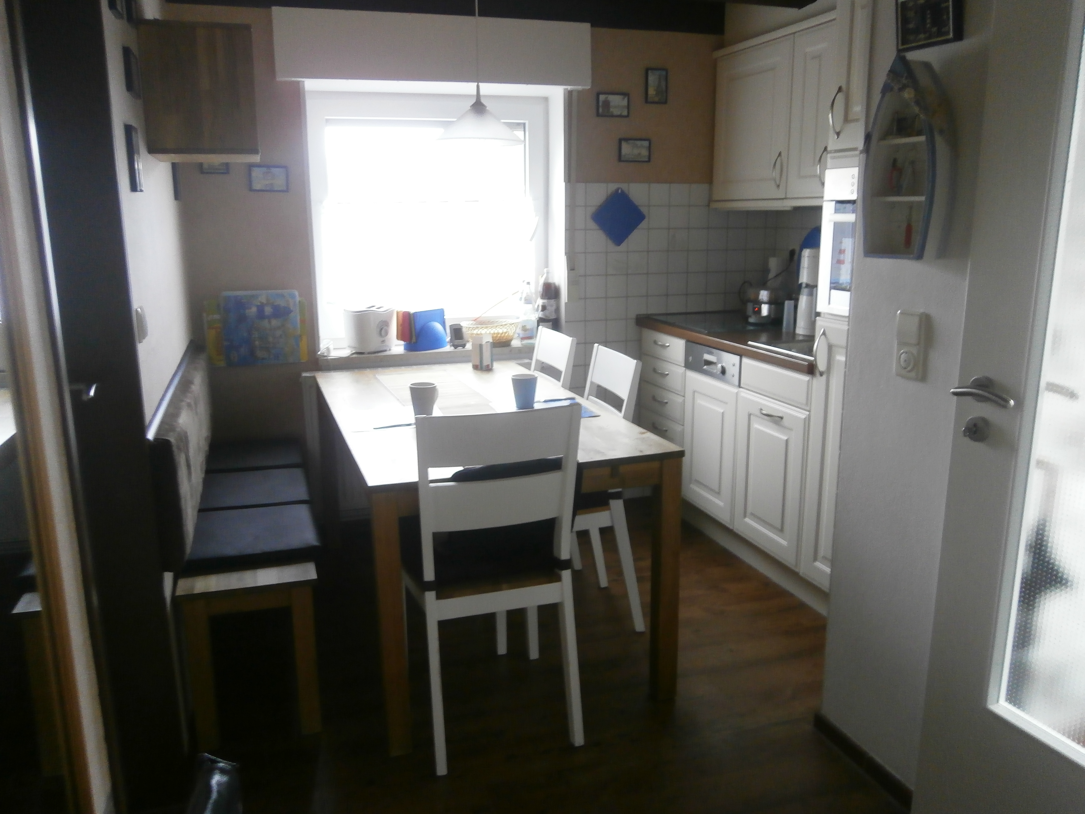 Blick vom Wohnzimmer zur Küche