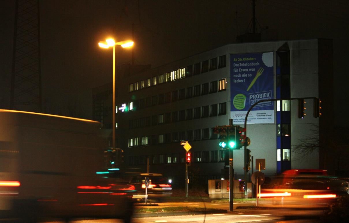 Sutter-Telefonbuchverlag Essen Hauptgebäude - bei Nacht