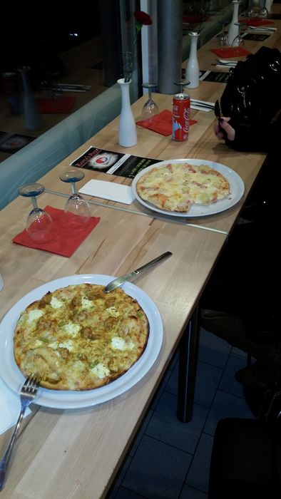 Kantas Pizza, sehr gut belegt und super lecker.