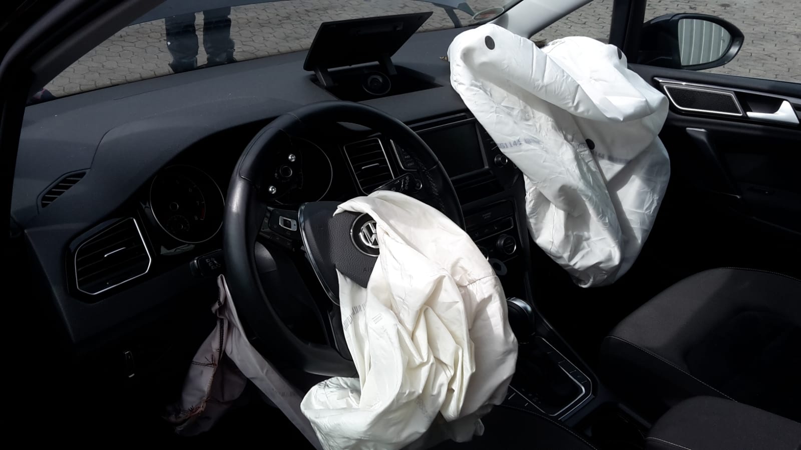 Mein verunfallter Golf Airbags auf