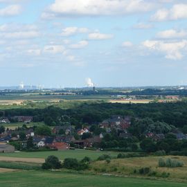 Panorama Richtung 41812 Erkelenz mit dem Ortseingang von 41836 H&uuml;ckelhoven-Kleingladbach
Anmerkung: Bildmitte Ortseingang 41836 H&uuml;ckelhoven-Kleingladbach aus Richtung 41836 H&uuml;ckelhoven,-Ratheim (L 227 - Buscher Bahn). Horizont Mitte der Wasserturm von 411812 Erkelenz an der L 227

