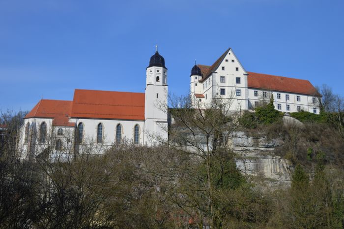 Auf hohem Muschelkalkfelsen