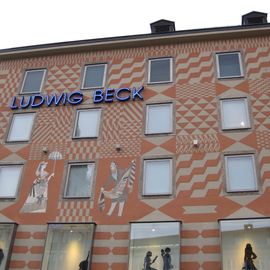 Ludwig Beck am Marienplatz in München ein sehenswertes Gebäude...............