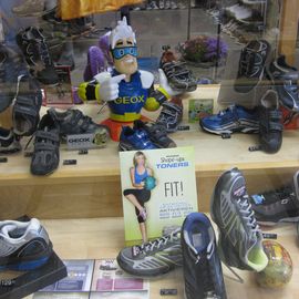 Schaufenster des Schuhhauses Brinker