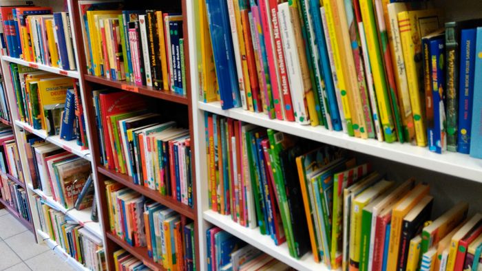 Bücher über Bücher im Caritas Rentabel Kaufhaus in Erding